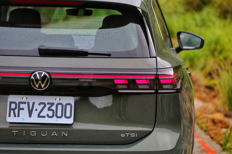 尾燈全面換裝為3D幾何造型的貫穿式尾燈組，在夜間辨識性與科技感上相當突出。林浩昇攝