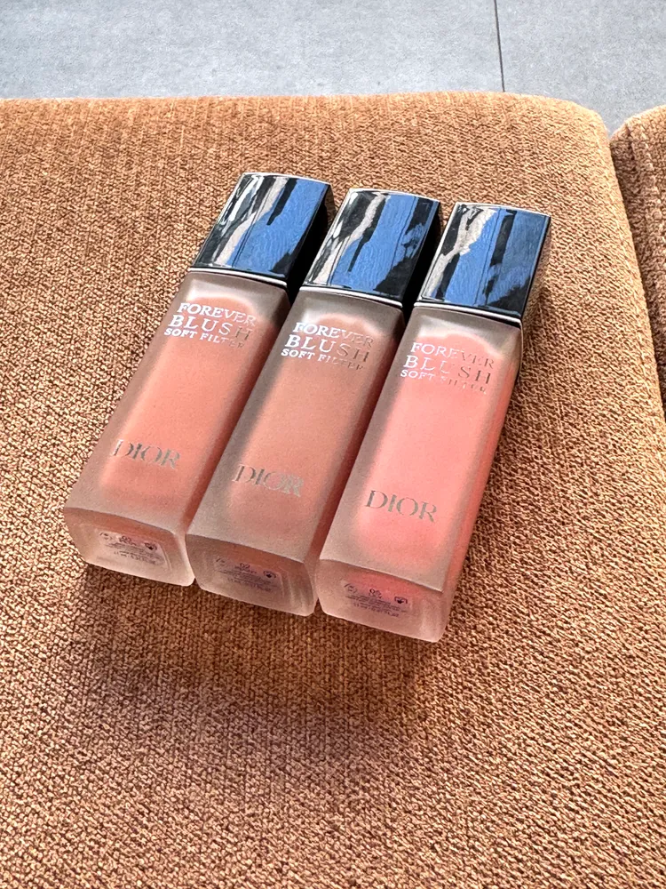 Dior超完美微醺腮紅露，主打色#01、#02、#05。張家玲攝