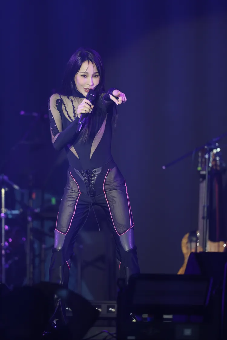 温嵐勁歌熱舞歌迷嗨翻了。彭欣偉攝