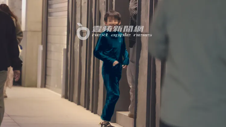 大S兒子汪希箖日前被拍到陳建州和范瑋琪家玩。小孩衣服經變色處理、特勤中心攝