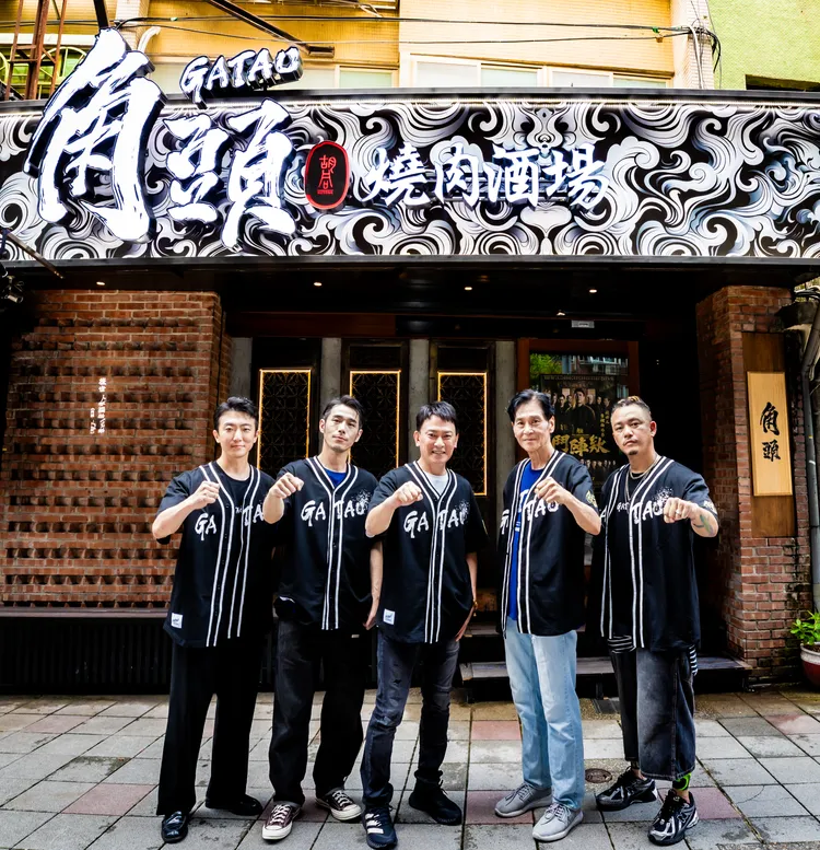 張懷秋（左起）、黃騰浩、王識賢、喜翔和白吉勝今出席聯名餐廳活動。曼尼娛樂提供