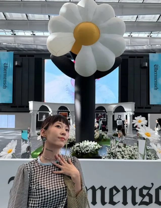 翁馨儀在日本看GD展覽。翻攝翁馨儀IG