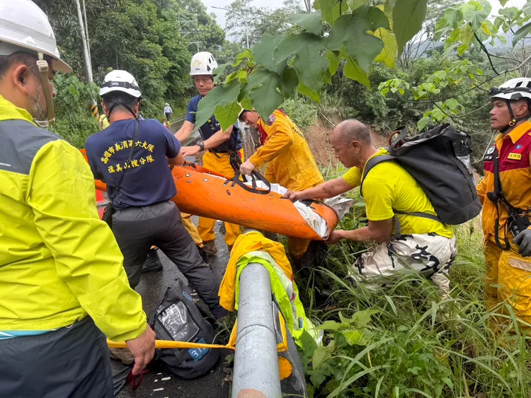 9點多已找到一名10多歲女孩，但已明顯死亡。翻攝畫面