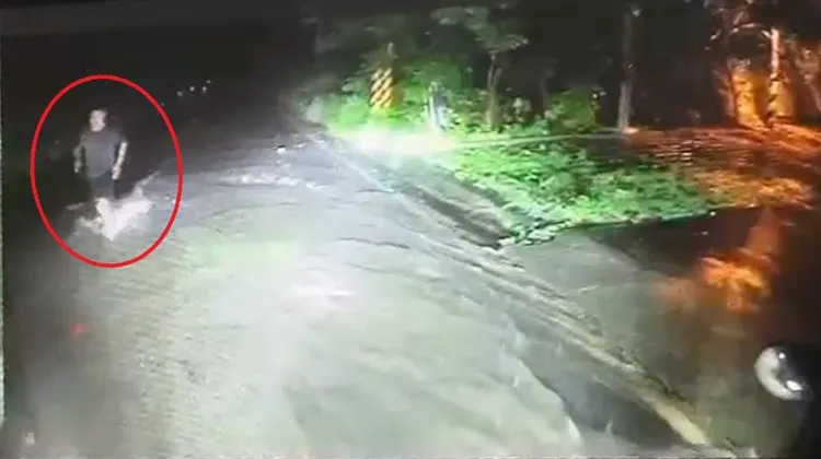 墜谷後駕駛一度爬上道路求援，但隨後又不知去向。翻攝畫面