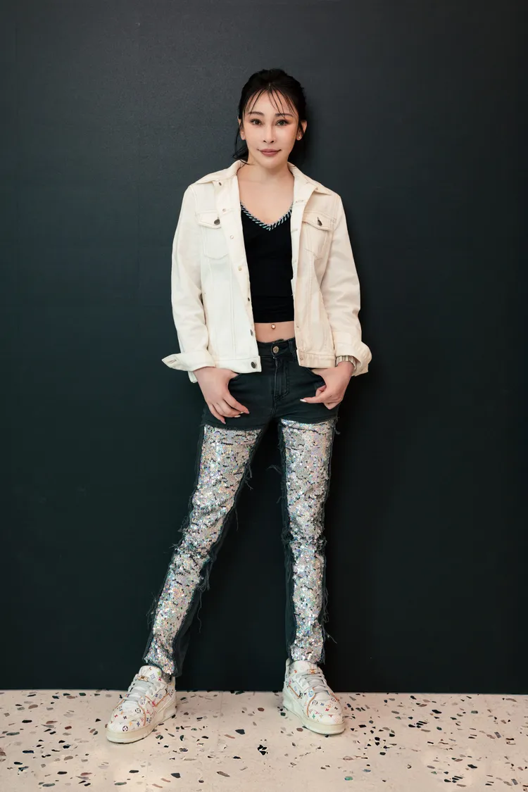 温嵐歌曲靈感來自她某次在節目上的口誤，將「戀愛腦」說成「戀愛鳥」，沒想到意外變成創作契機。華納音樂提供