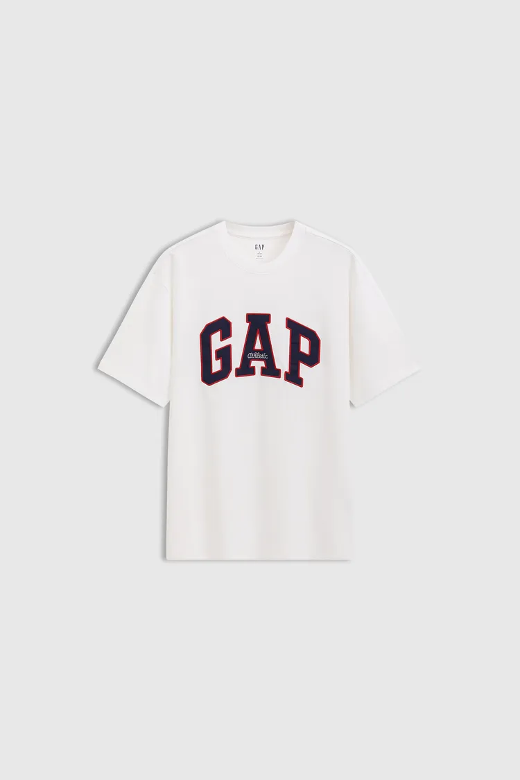 Gap經典LogoT恤，899元。品牌提供