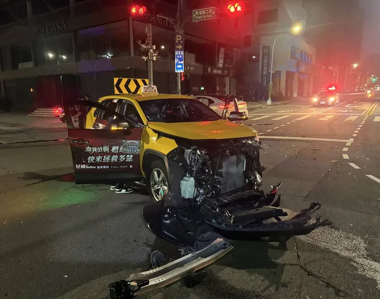 小黃慘遭酒駕保時捷擊落。民眾提供