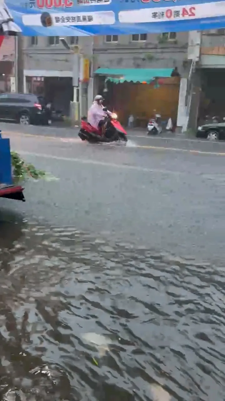 員林市區也出現淹水。翻攝網路