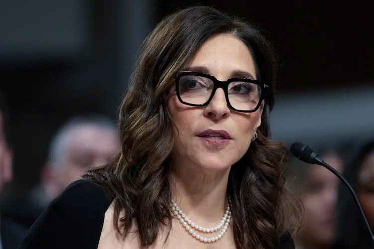 社群媒體平台X執行長雅克里諾請辭下台。美聯社