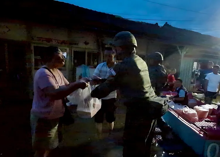 運補工作從白天持續到晚上。第五作戰區提供