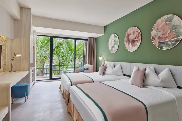 住宿優惠部分，於週年慶期間也推出「墾丁凱撒大飯店」54折起等優惠。易遊網提供