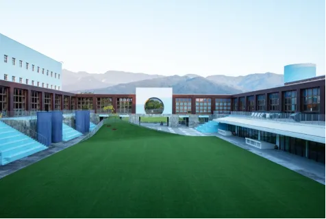 戶外空間「山之廣場」為晚間的演出場地。國立台灣史前文化博物提供