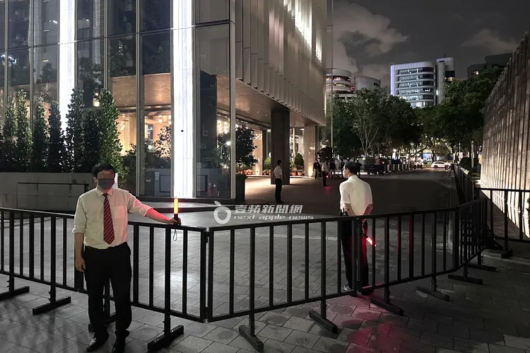 GD下榻台北嘉佩樂酒店戒備森嚴，動用數十名保全，以黑圍欄將所有入口圍住。特勤中心攝