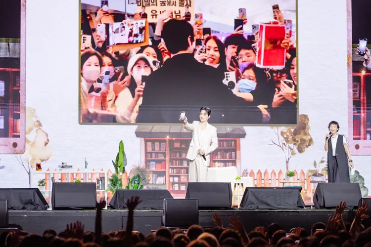 李浚赫見面會上與粉絲互動。希林國際提供