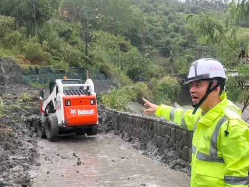 薇帕台风酿灾 花莲富里花74、76乡道坍方道路中断