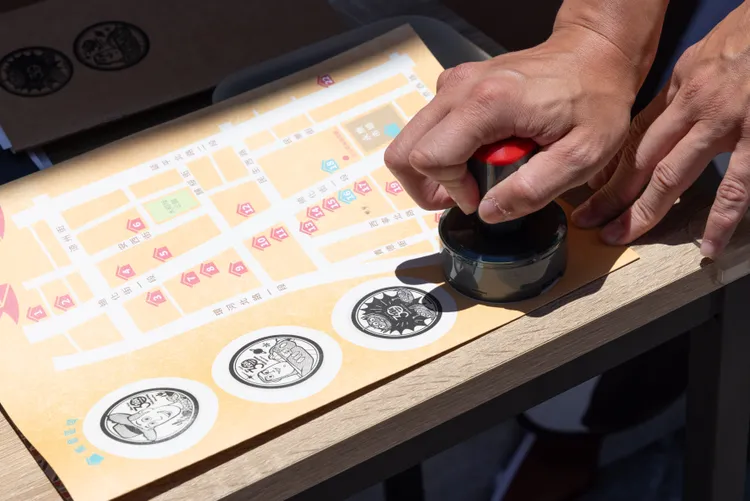 遊客可持「復古玩具地圖」造訪合作商家參與集章活動。業者提供