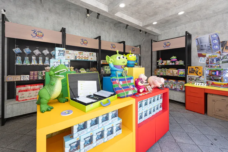 快閃店販售超過百樣商品，茄芷袋、招牌小磁鐵等充滿台味巧思。業者提供