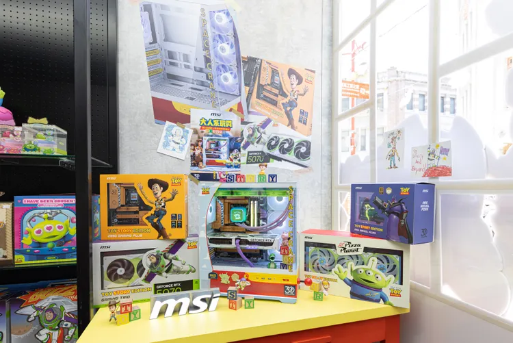 全台限量的《玩具總動員》30週年紀念桌機。業者提供