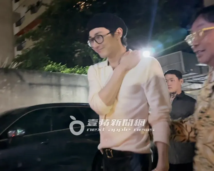 李洙赫再度以Dolce&Gabbana造型帥一波。特勤中心攝