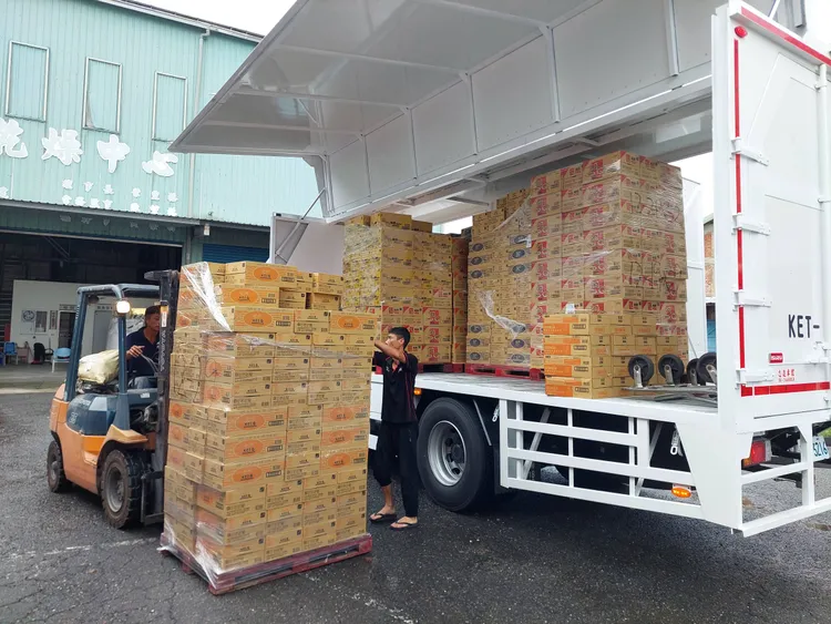 清景麟在風災後第一時間就協助嘉義縣府救災，展現企業社會責任。清景麟提供