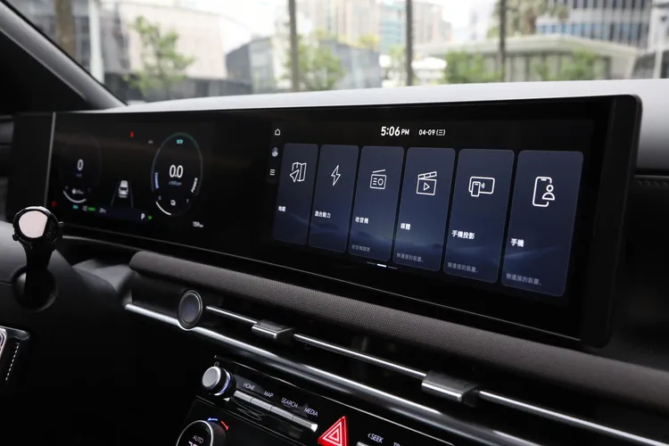 ▲Hyundai「Seon」系統融入韓式極簡哲學，與 Daylight Design 合作，讓介面顏色、字型、觸控邏輯都更直覺，強光下也清晰好用。圖／HYUNDAI 汽車提供