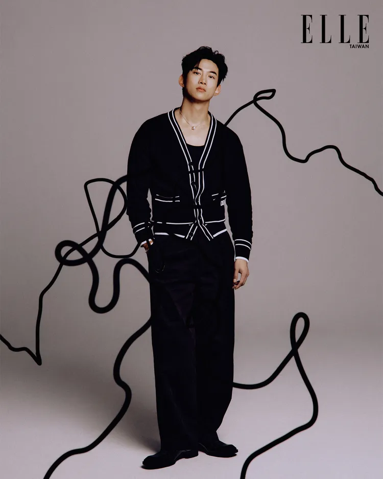 玉澤演拍攝《ELLE MEN》封面。《ELLE》國際中文版提供