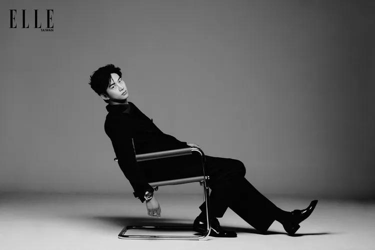 玉澤演拍攝《ELLE MEN》封面。《ELLE》國際中文版提供