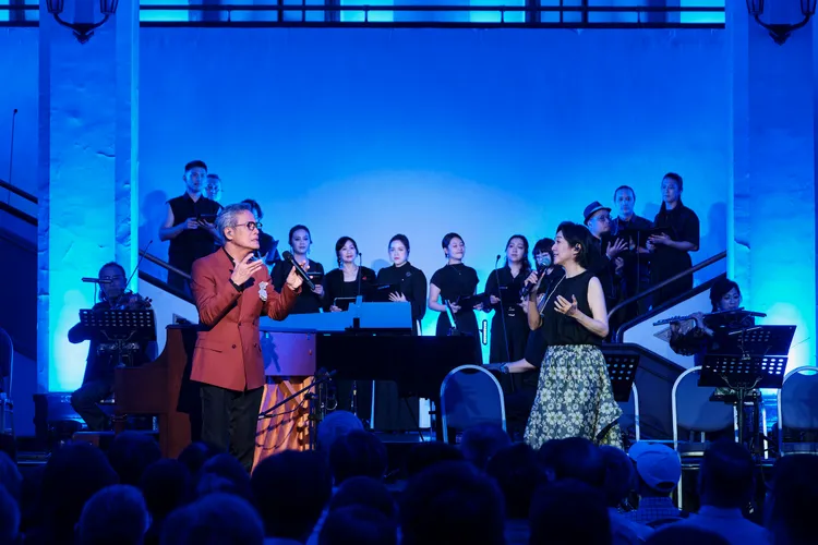 羅大佑與黃韻玲合唱改編膾炙人口的《望春風》。大右音樂提供