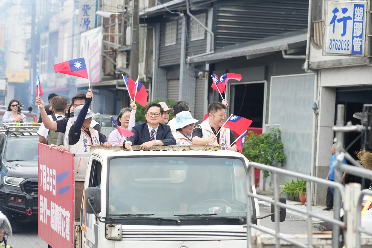 童子贤返乡参加罢傅游行。微光花莲提供
