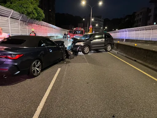 新店6旬老伯「喝完還上路」逆向開BMW衝撞 無辜休旅車遭殃釀3人傷
