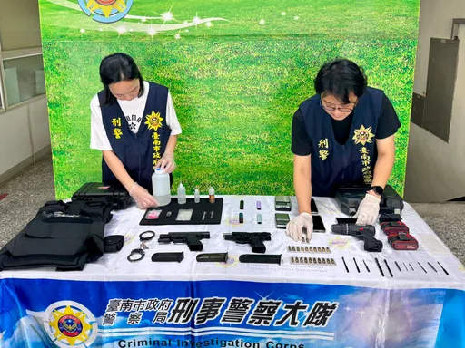 砂石車司機有夠忙 下班賭場圍事討債還兼差賣毒 警逮人起出槍毒送辦