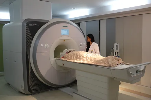 绝命终结站真人版 纽约男子戴金属炼被MRI吸入致死