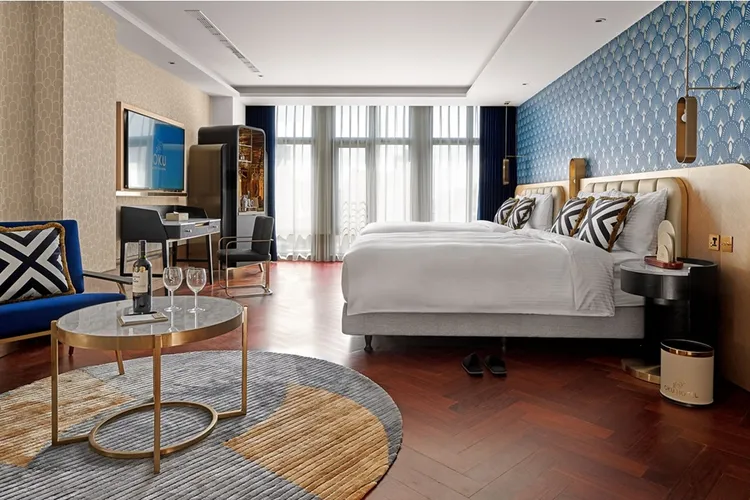 台中7月全新開幕「歐酷飯店」獨家每晚3800元，再贈一小時延退。業者提供