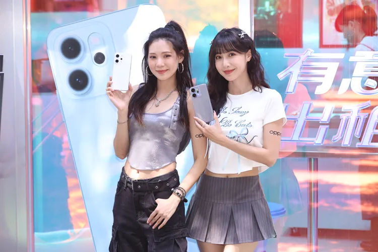 Reno 14系列主打色「絢彩白」、「絢彩藍」成為消費者最愛。彭欣偉攝