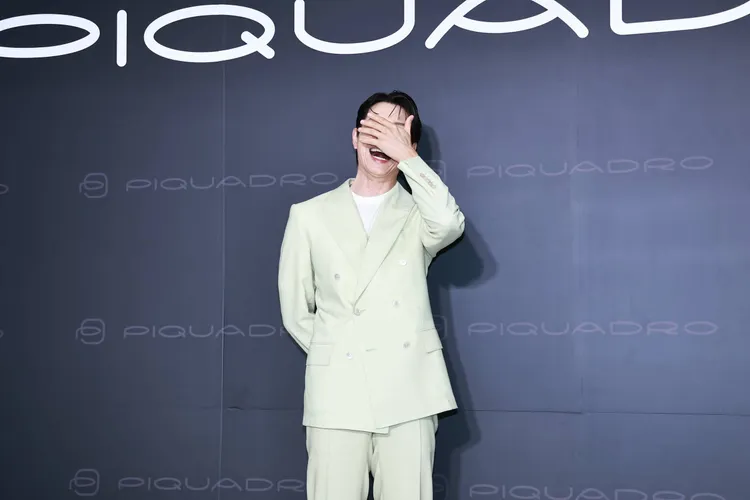 鄭星一聽聞要比愛心笑開懷。攝影中心攝