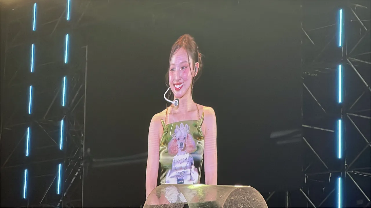 娜璉用中文嗨喊「非常非常喜歡火鍋」。讀者提供
