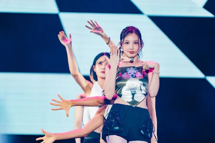 娜璉勁歌熱舞炒熱氣氛。寬寬整合提供