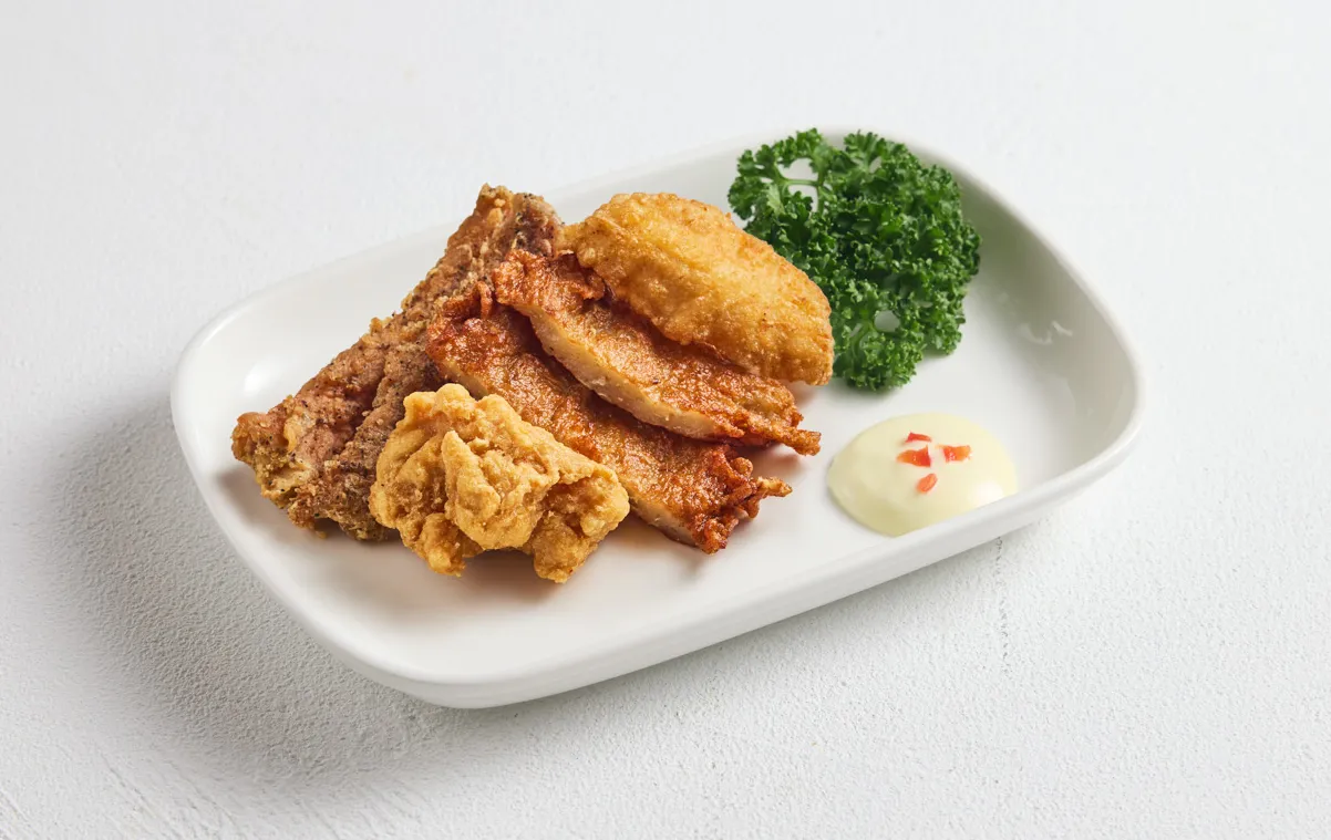 即日起當月壽星加入會員即贈「四大天王酥炸拼盤」,內含酥炸去骨雞塊、里肌酥肉、金黃魚片與牛蒡天婦羅,誠意滿滿。業者提供