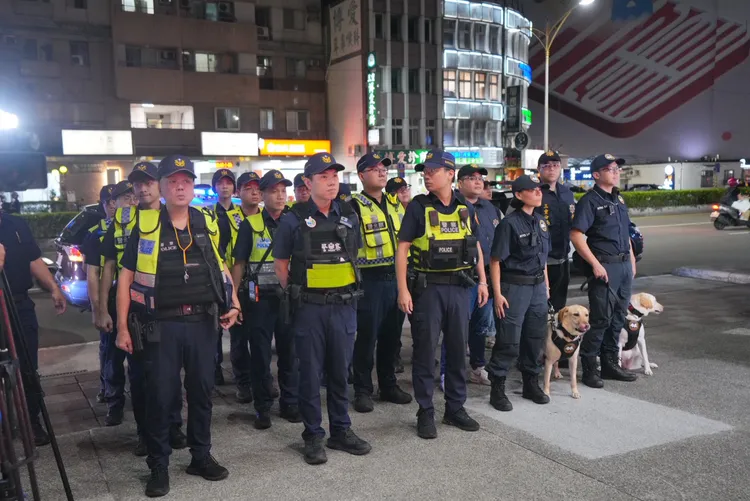 青春專案從7月1日起實施至8月31日止，由市府各局處通力合作，落實執行及維護青少年出入場所安全。警方提供