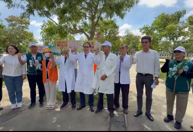 李茂盛經手試管嬰兒有5、6萬人，他說罷免沒過，下一代生活環境堪慮。民眾提供