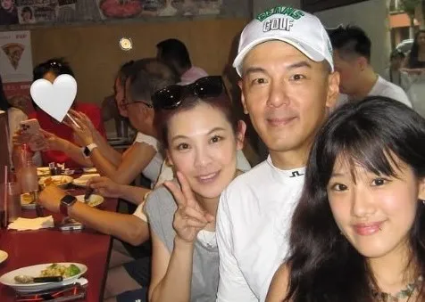 梧桐妹和继母林若亚同框吃饭!与爸爸孙志浩脸型一个样