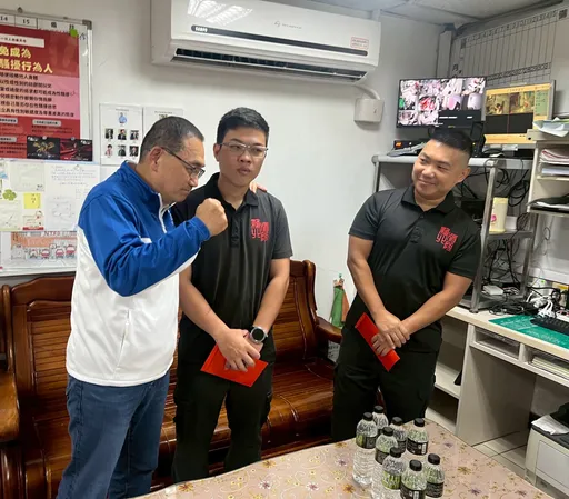 新店SUP救溺釀2死1重傷!侯友宜、蔣根煌慰問涉險2消防員 全力挺政策及福利
