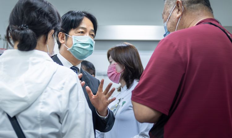 台電搶修員工今拔管器捐　賴清德不捨將頒褒揚令