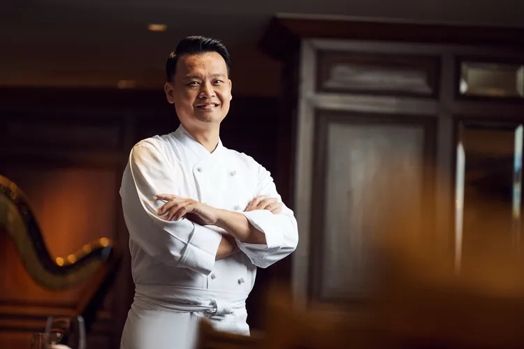 擁有30年料理經驗的安東廳主廚蔡世上，曾歷經安東廳法餐時期至轉型牛排館，擅長以精緻法式基底結合美式牛排技法，運用乾式熟成與多元烹調手法展現牛肉多元風味。業者提供