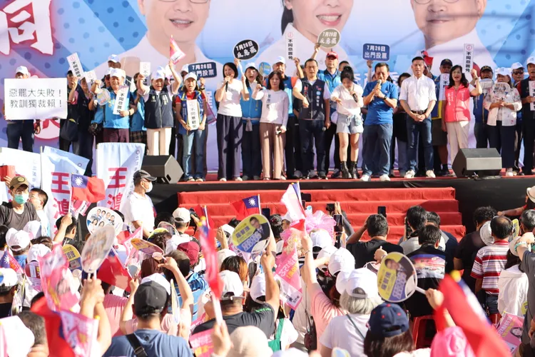 國民黨5日在北市府舉辦首場「反惡罷」大造勢。李俊毅攝