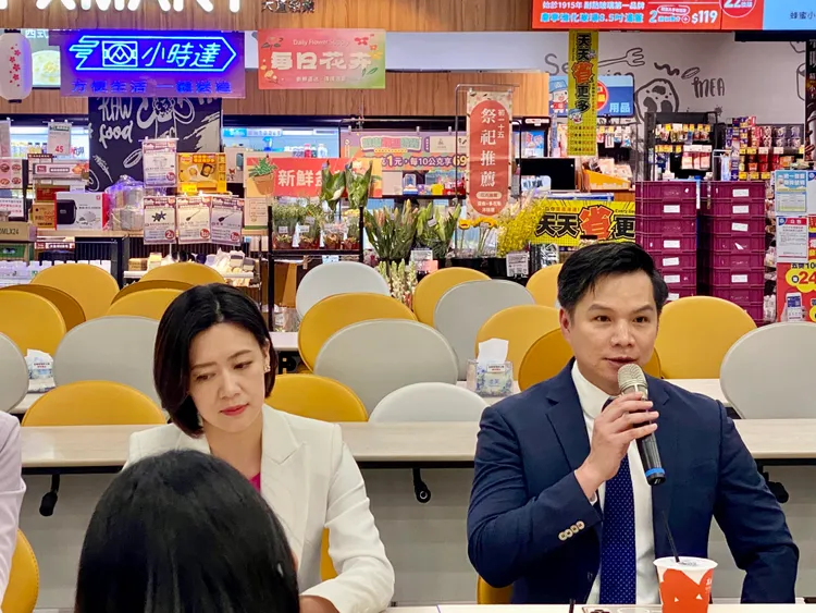 全支付總經理游金榮（右）表示，希望藉由這次合作，讓外送平台會員體驗一次綁定消費後就可習慣。莊偉祺攝