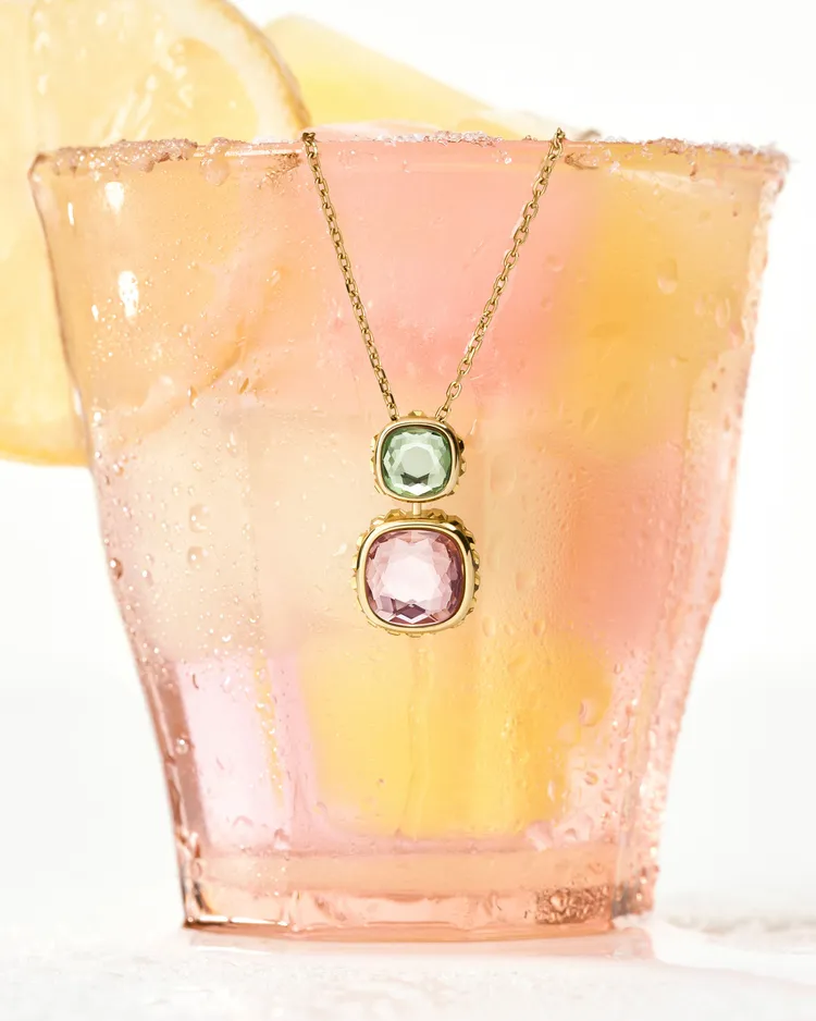 Chroma Twist系列每款設計皆選用Swarovski ReCreated水晶、再生金屬等材質打造。品牌提供