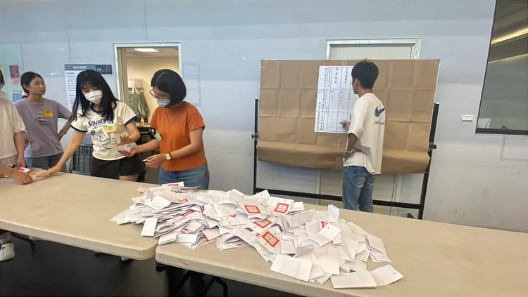 開票作業。張沛森攝