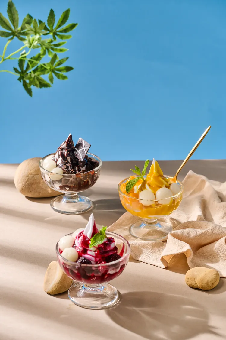 芒果、巧克力、莓果3種口味「霜淇淋」充滿濃厚夏日風情，售價90-100元。業者提供