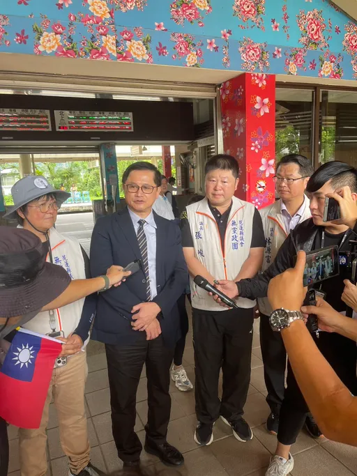 亲赴花莲车扫罢免傅崐萁!童子贤:政治不难拿出「良心」